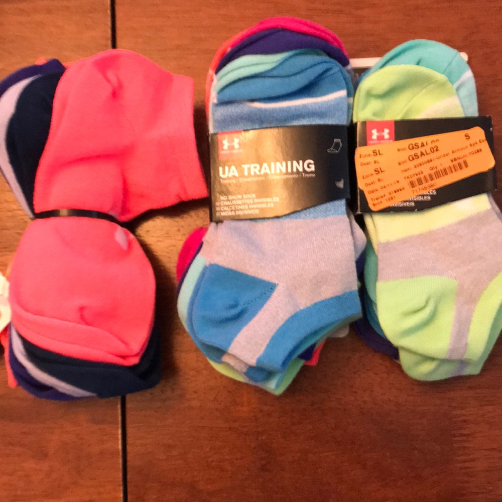 Under Armour women mixed socks 17 pair